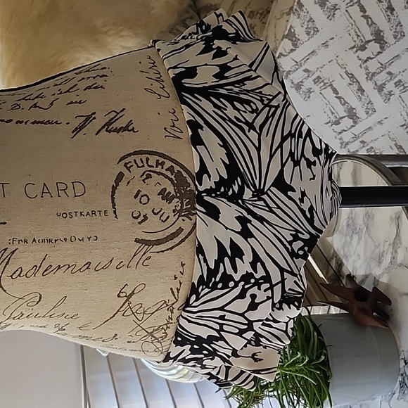 Floral Ruffled Bikini - Picture 3 of 8